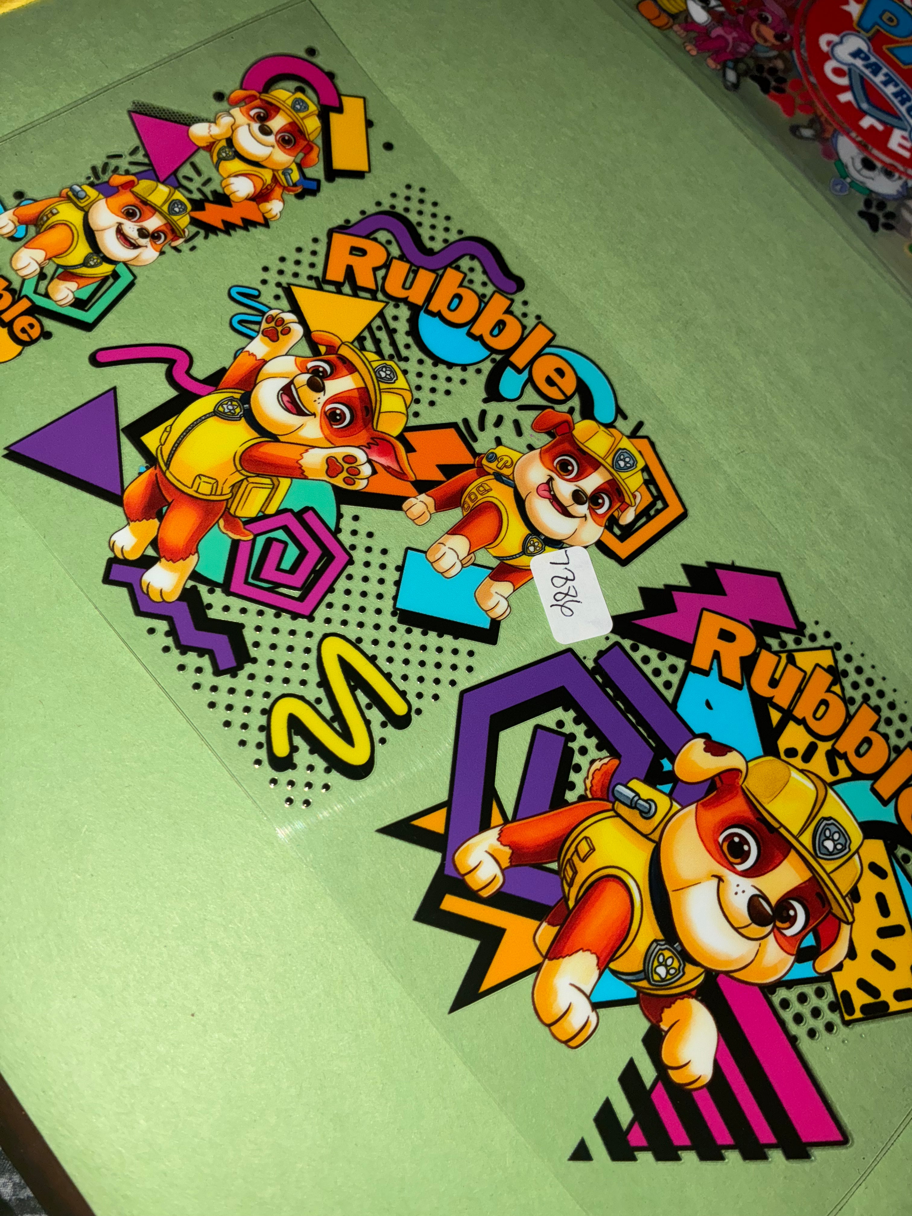 7886