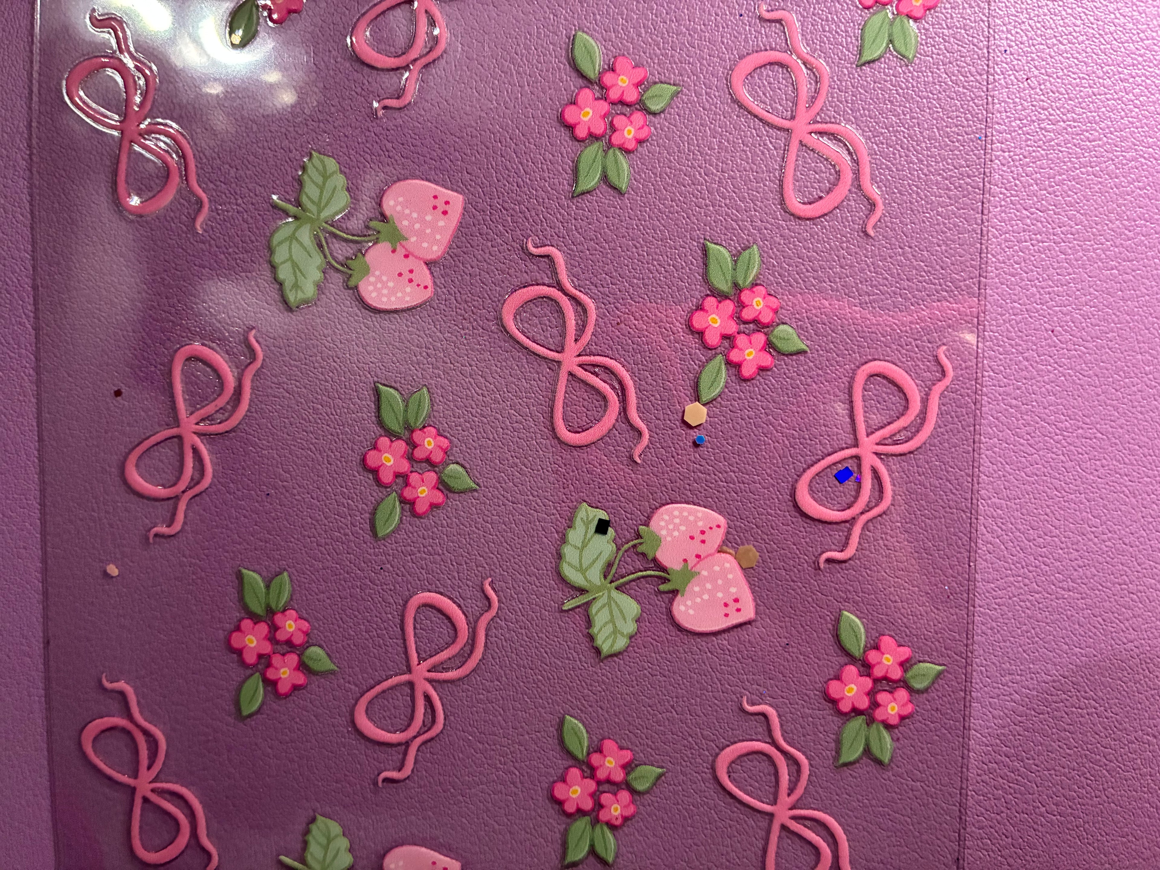 Pink strawberries flowers and bows cup wrap 571