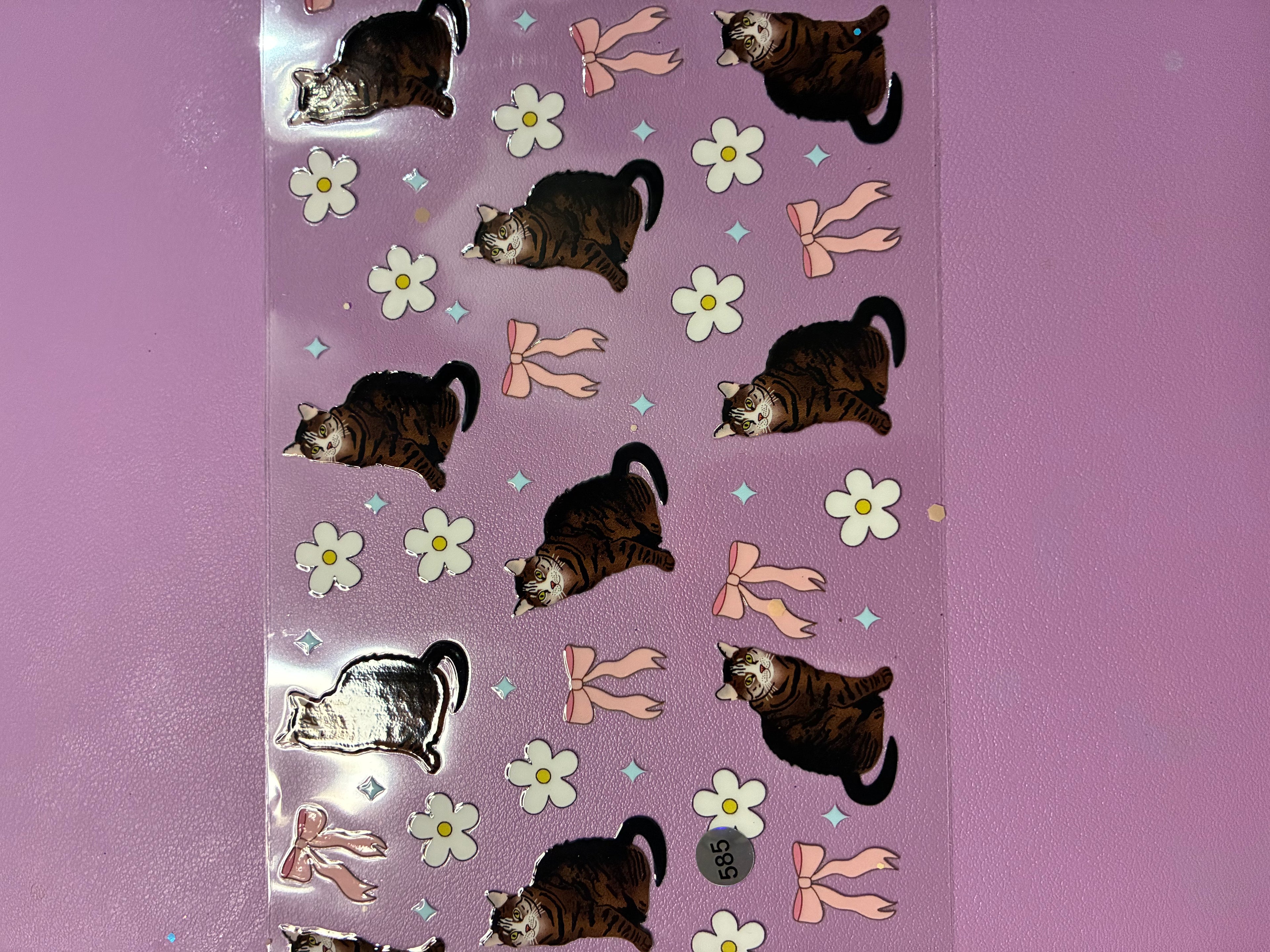 Cat with pink bow and daisies 585
