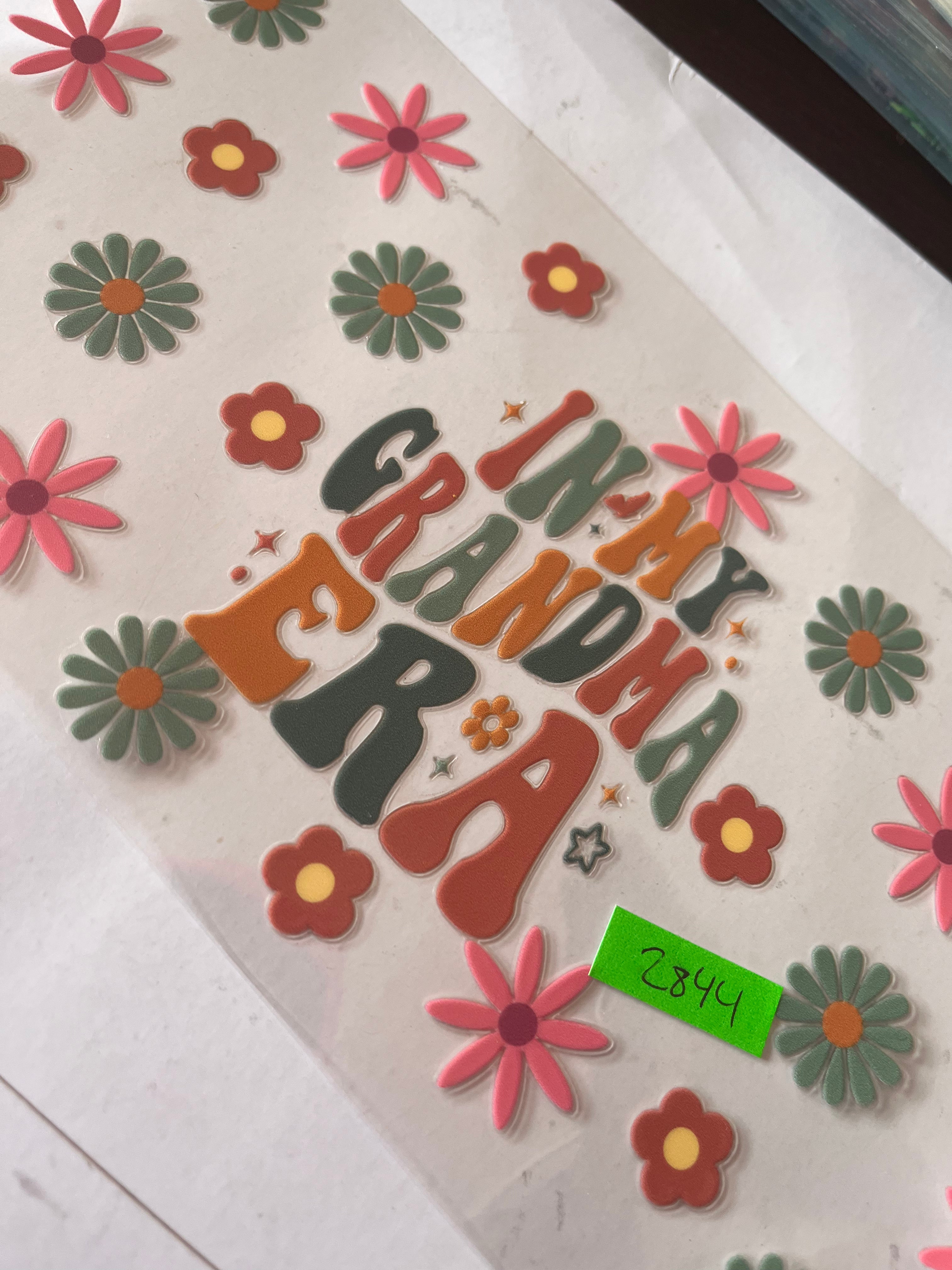 Grandma era flowers green