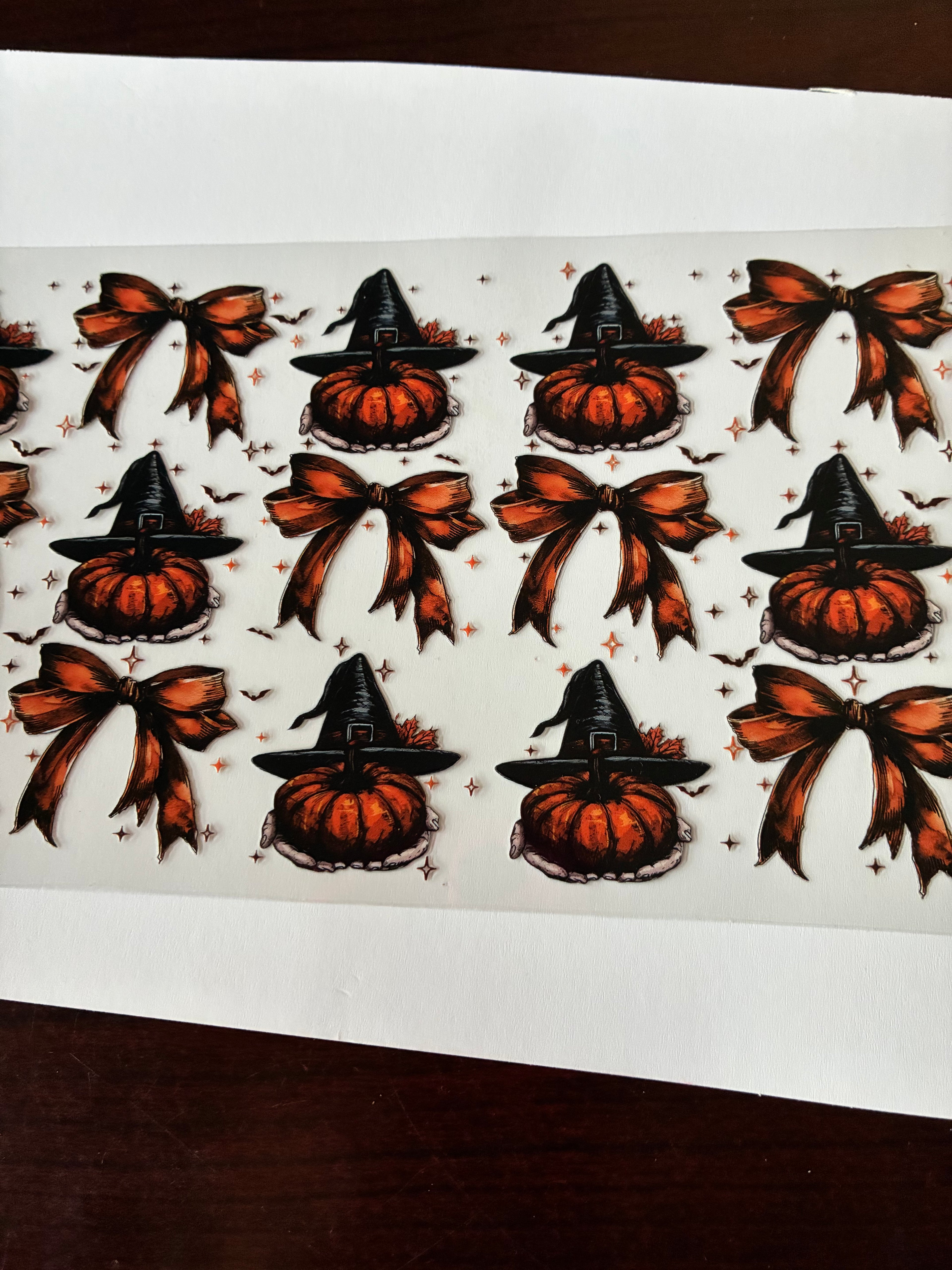Pumpkin with witch hat and bow 686
