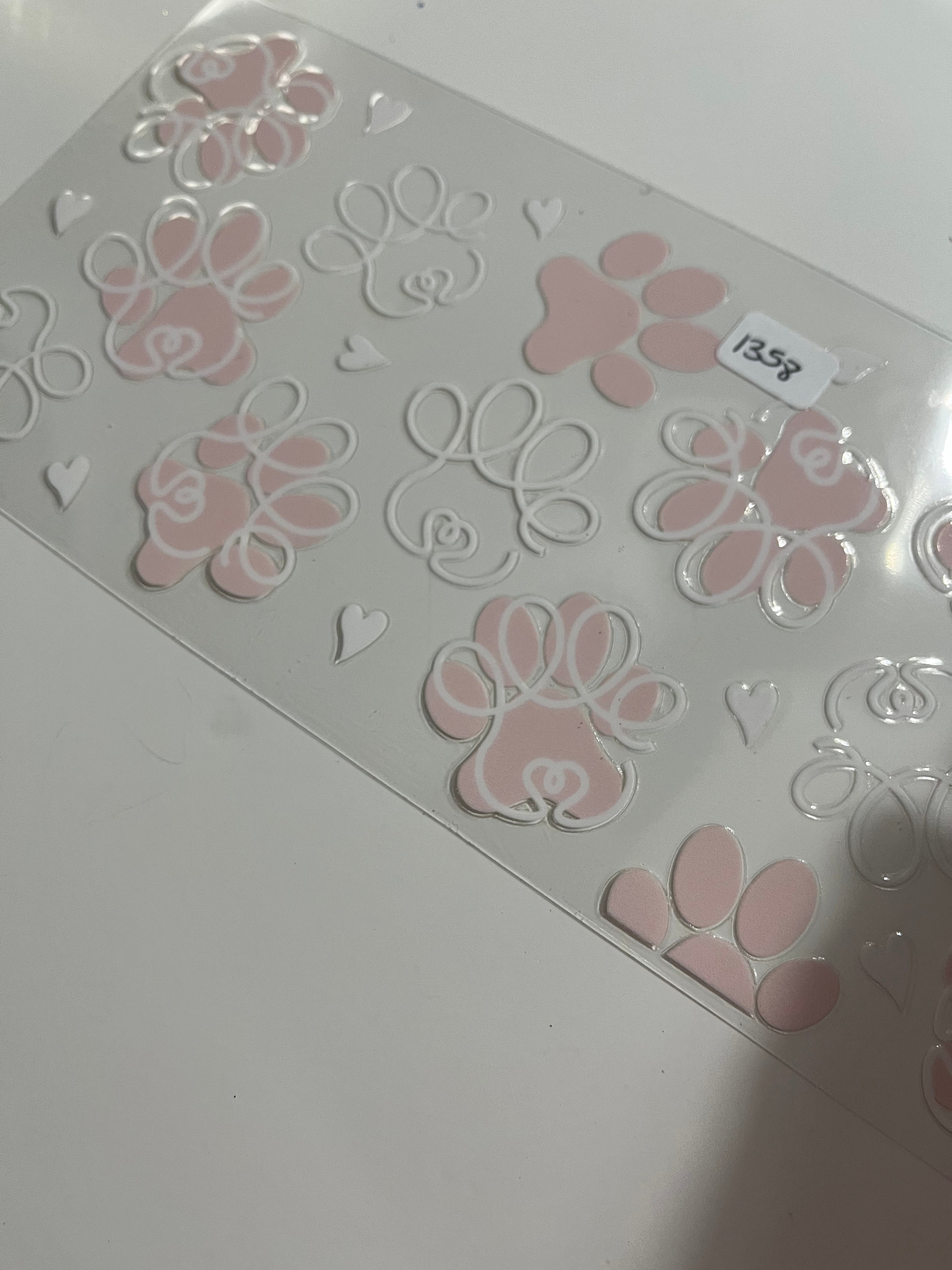 Light pink paws 1358