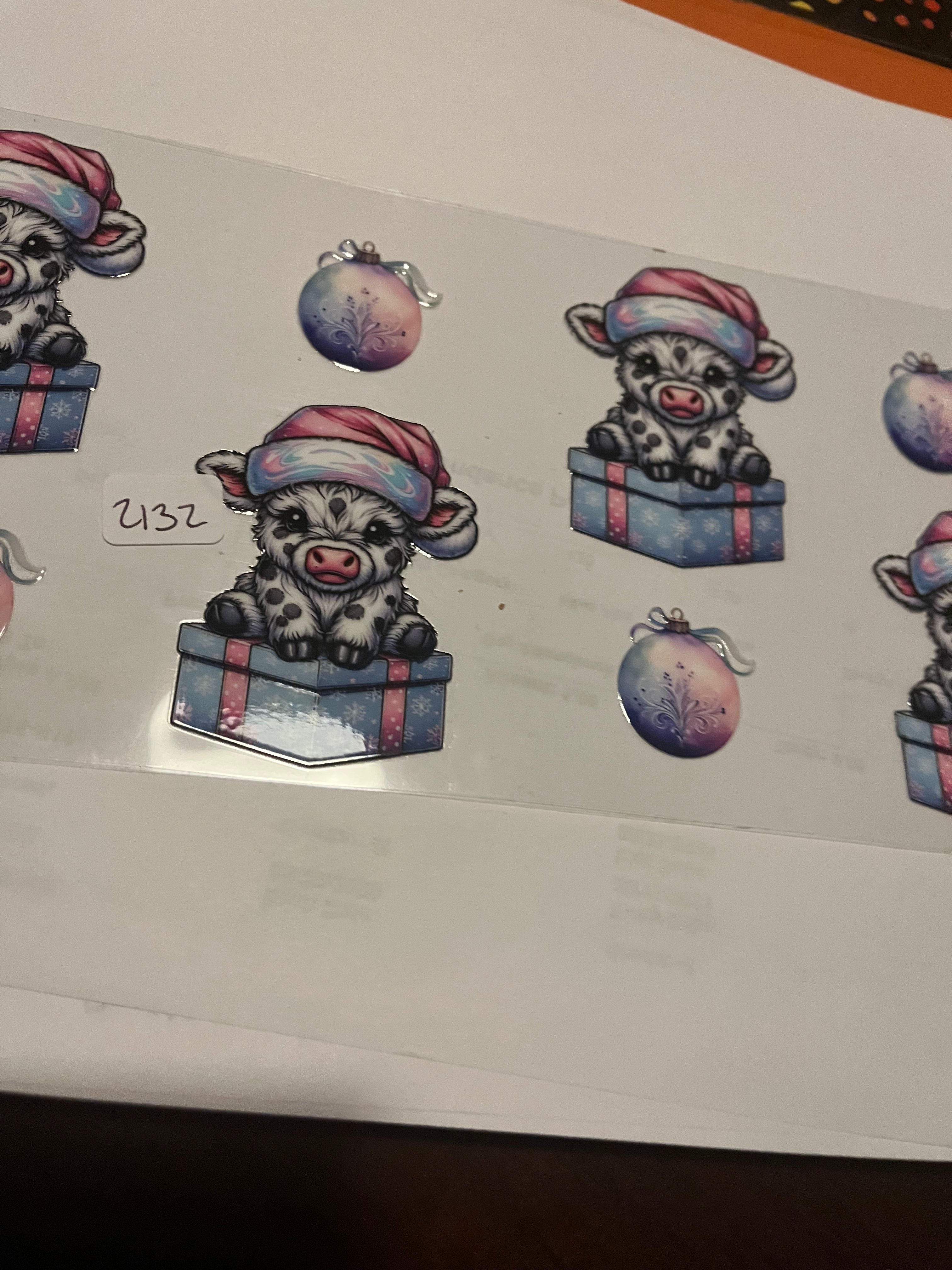 Cow present Santa 2132